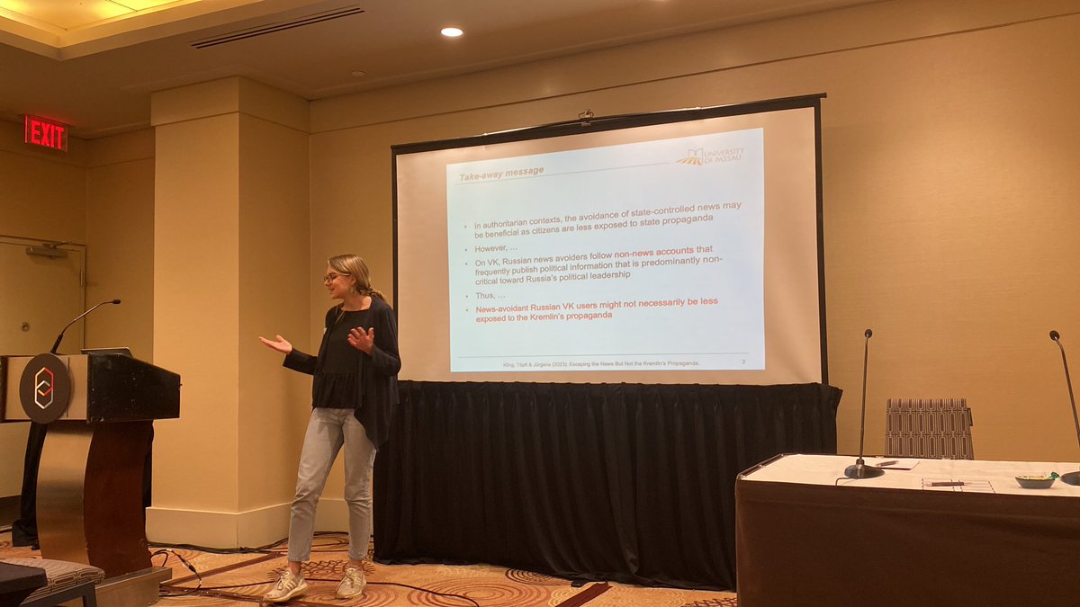 Do hard and soft news reach the same people or different audiences? @julia_kling answers this age-old question with data on 60 million Russians on platform VK. Together with @florian_toepfl we show that soft news extends news exposure. Implications of war in paper.  #ICA2023