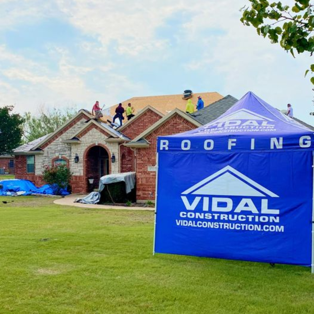 LlcVidal's tweet photo. Project manager Wylie Miller and crew in action for a roof replacement in the Dallas / Fort Worth area! San Antonio, Austin, Houston, and Dallas / Fort Worth communities - if you have roof damage, we're here to help!
#roofingcontractor #hailseason #roofrepair #roofer #haildamage https://t.co/6JAgjnTPX4