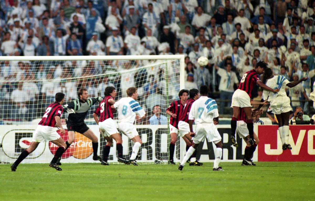 _BeFootball's tweet photo. Il y a 30 ans jour pour jour, le 26 mai 1993, l'OM remportait la Ligue des Champions en s'imposant 1-0 face au Milan AC, sur une tête devenue mythique de Basile Boli. ✨

À Jamais Les Premiers https://t.co/wQeEstE2Io