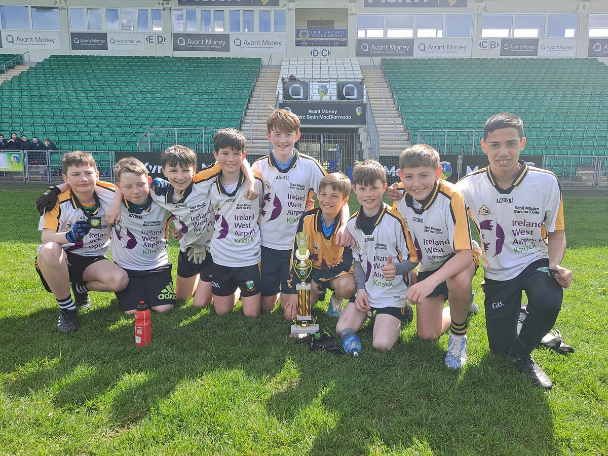 cnmbleitrim's tweet photo. It has been a memorable playing season for Scoil Mhuire NS, Bornacoola, who this week added the Boys Division 4 and Girls Division 3 Cups to their Mini 7s double achieved last month. 24 games played and 24 wins for the boys and girls!! 👏👏👏 @AllianzIreland @cnambnaisiunta https://t.co/AoBm4B8Zlz