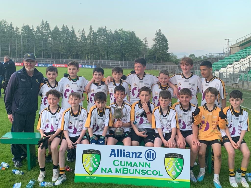 cnmbleitrim's tweet photo. It has been a memorable playing season for Scoil Mhuire NS, Bornacoola, who this week added the Boys Division 4 and Girls Division 3 Cups to their Mini 7s double achieved last month. 24 games played and 24 wins for the boys and girls!! 👏👏👏 @AllianzIreland @cnambnaisiunta https://t.co/AoBm4B8Zlz