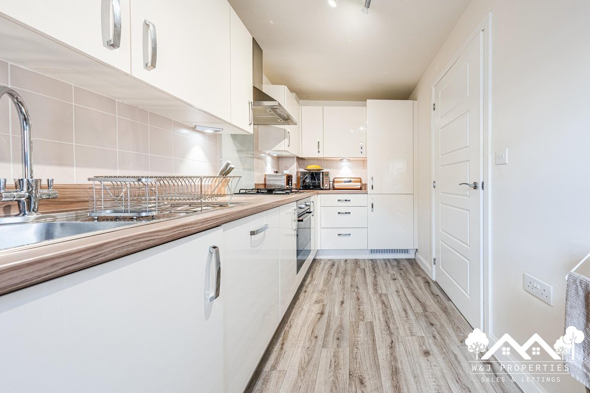 WJ_Properties's tweet photo. W&amp;J Properties is pleased to share with you its latest sneak preview! 🏡

#Sneakpreview #Prescot #3Bedroom #3Bathrooms #Firsttimebuyer #Parking #Reargarden 🤩 https://t.co/V5DypOOLeg