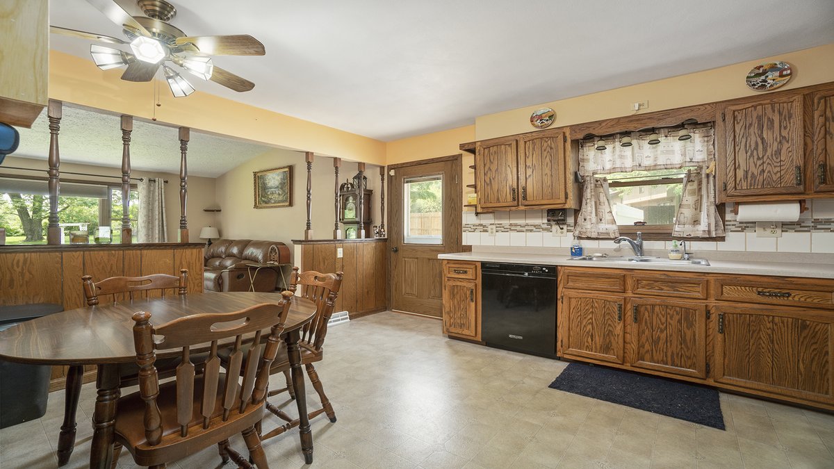 SoldOnToni's tweet photo. 8724 Centaur Drive, #Belvidere IL, 61008

Spacious ranch for sale! 3 Bed / 3 Bath on the market for $219,900. Visit the link to see all the photos or schedule a showing!

https://t.co/ZKM7FwwSft

#SoldOnToni #BelvidereIL #RealEstate https://t.co/dTn0DFHski