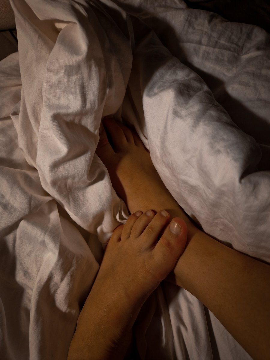 magicwfeet's tweet photo. After a long day on my feet, all I want to do is stomp on your face...🫣💋
#feet #feetcontent #feetfethish #footfetısh #feetpicsforsales #feetseller #tinytoe https://t.co/ssMksvMumd