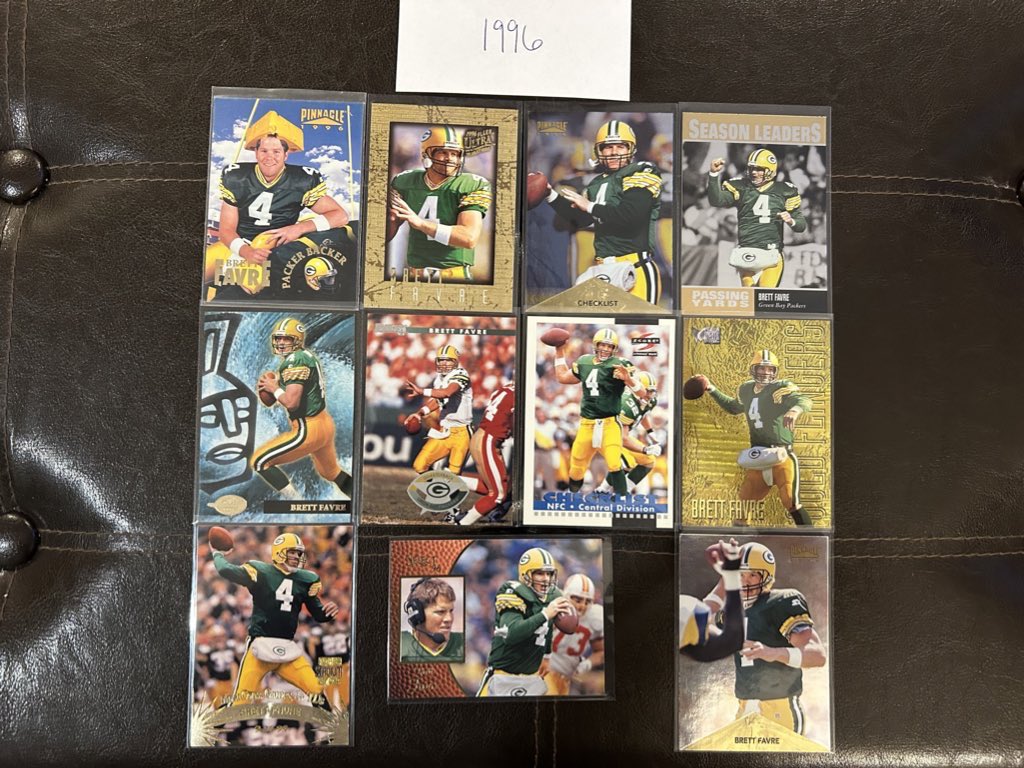 d4888318's tweet photo. Selling my Brett Favre collection. Over 100 cards from 1993-2008 plus 8 different rookies.
Only variations and inserts, no autos, but 2006 xfractor /250 is included. Dm for more pics #thehobby https://t.co/jBerrMvI85