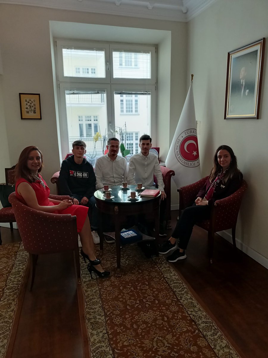 eamtal's tweet photo. Ulaştırma alanı öğrencilerimiz ve öğretmenimiz staj programı kapsamında bulundukları Polonya'da ticaret ateşemizi ziyaret ettiler.
@GurhanCokgezer @Osmangazi_MEM @bursamem @bursailmem16 https://t.co/hquq2urqlB