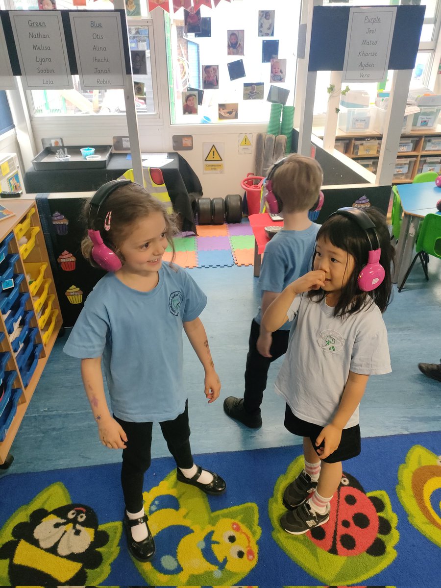 mcgivern_conor's tweet photo. A minibeast adventure with @nowpressplay! @kellocallo @Grazebrook_Pri 🐛🐝🦋🦗 https://t.co/SRaoIk6z7M