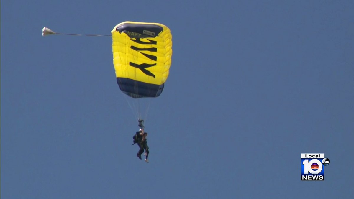 It’s time to report from the skies above Miami-Dade ahead of Memorial Day tribute  #USAsalute #HyundaiAirandSeaShow, #HyundaiSalute, #HyundaiUSA local10.com/news/local/202…