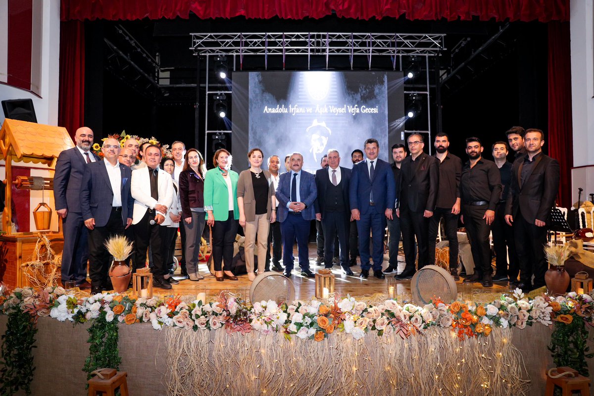 🎼Dostlar Beni Hatırlasın…

Valimiz <a href="/numanhatipoglu/">Numan Hatipoğlu</a> ve eşi Ayfer Hatipoğlu, 2023 Aşık Veysel Yılı nedeniyle İl MEM tarafından düzenlenen Anadolu İrfanı ve Aşık Veysel Vefa Gecesi adlı programa katıldı. 

Aşık Veysel'i saygıyla ve rahmetle yâd ediyoruz.