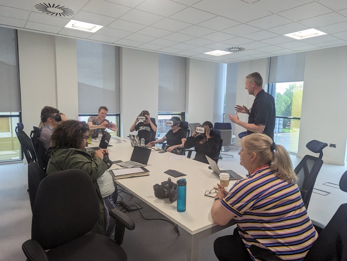 TMCClickStudio's tweet image. Busy day today with @ucenmcr  students taking on a new live brief for @manchesterfire watch this space for updates! #graphicsstudents #employability