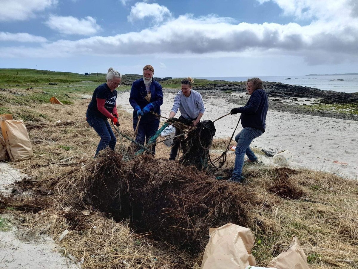SuilanSpink's tweet photo. 336kg of #Marine #PasticPollution removed from #Tiree #Hebrides #BeachClean @Dorcascpc Durness👏🏼👌🏽
95% #fishing #ADLFG @BillTurrell1 @sascampaigns @mcsuk @benedictallen @nature_scot @ScotCoastClean @ScotIslandsFed @PlasticAtBay #MillionMileClean this in not even 100meters 🤷🏻♀️🤦🏽♀️ https://t.co/zVWSZPsi2P