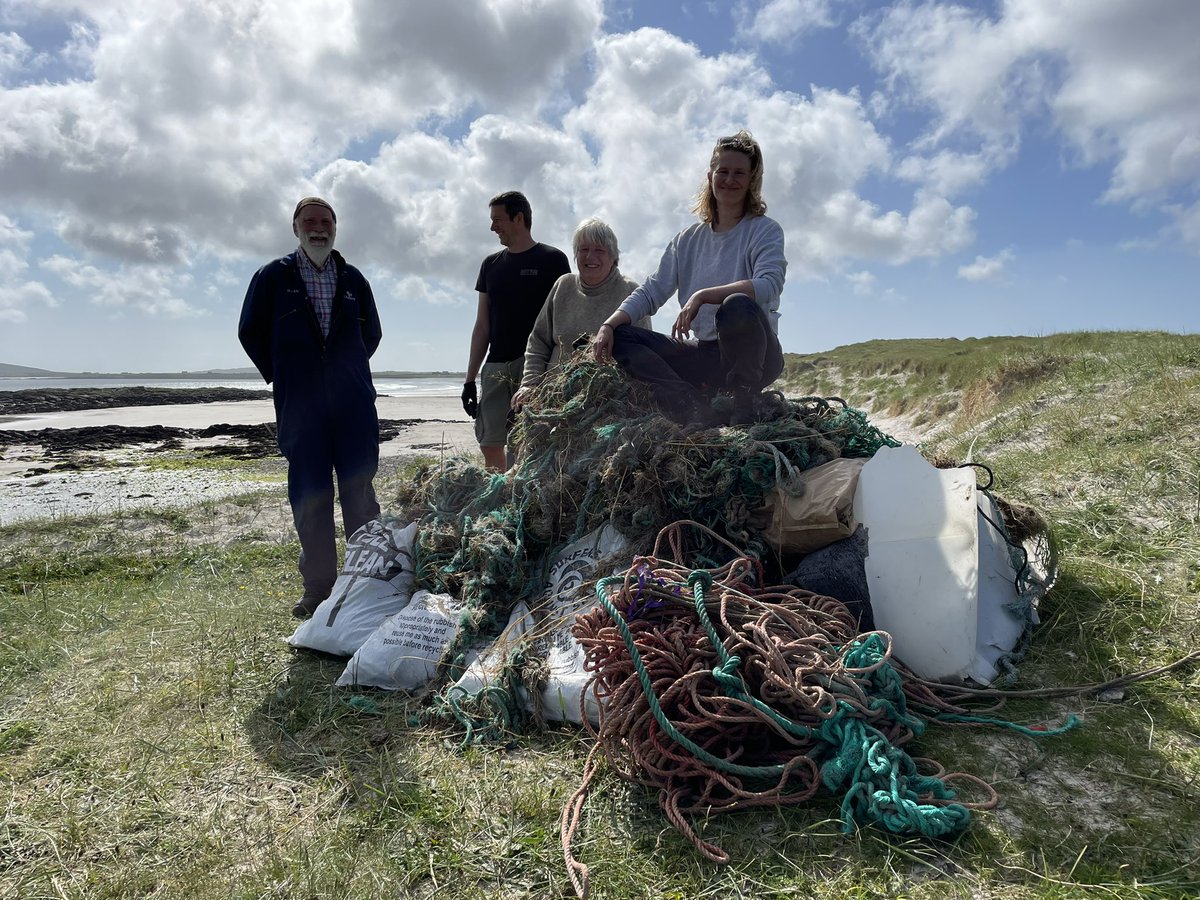 SuilanSpink's tweet photo. 336kg of #Marine #PasticPollution removed from #Tiree #Hebrides #BeachClean @Dorcascpc Durness👏🏼👌🏽
95% #fishing #ADLFG @BillTurrell1 @sascampaigns @mcsuk @benedictallen @nature_scot @ScotCoastClean @ScotIslandsFed @PlasticAtBay #MillionMileClean this in not even 100meters 🤷🏻♀️🤦🏽♀️ https://t.co/zVWSZPsi2P