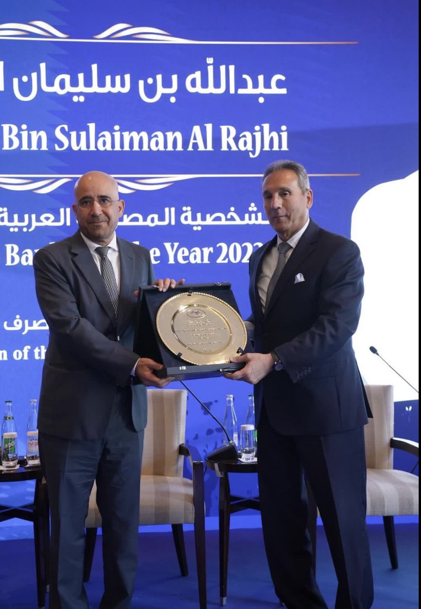 ماشاء الله تبارك الله

تصويت من ٢٠ دولة ومصادقة
٣٤٠ مصرفاً عربياً بإجماع تختار
اخي   الغالي  عبدالله الراجحي
 القائد المصرفي العربي المميز

       فخر لسعودية 🇸🇦