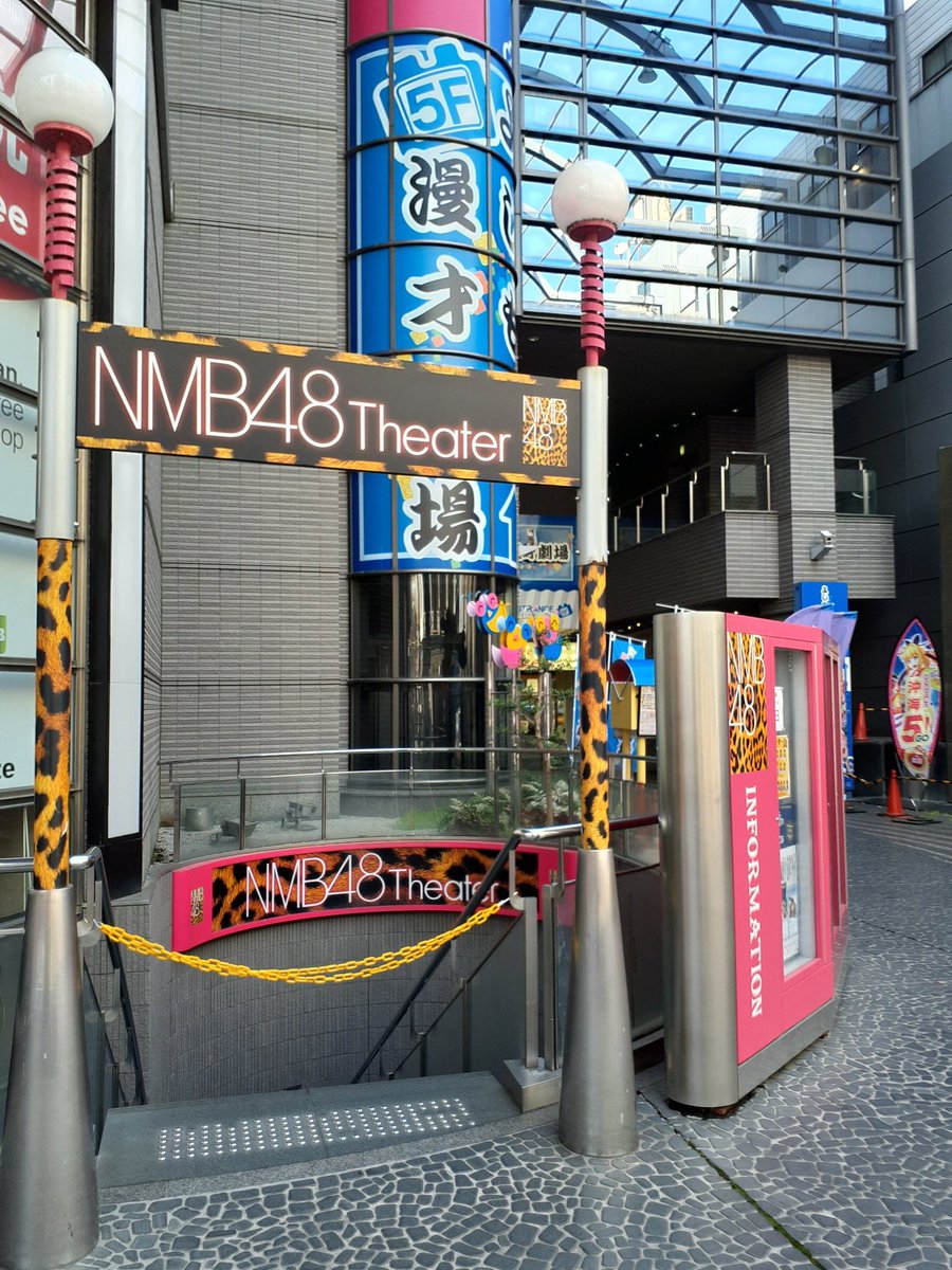 212_kan's tweet photo. そういえば…
名古屋の栄へ行ってSKE48劇場前の写真を撮って、
AKB48劇場(22.10.15)
NMB48劇場(22.12.24)
JKT48劇場(23.2.10)
SKE48劇場(23.5.17)
何だかんだで4グループの48劇場前を撮影できました(実際中で観覧できたのはまだ2劇場です💦)
次は福岡？新潟？バンコク？？うん、いつかは行ってみたい✈️ https://t.co/Hwh6UdU2Gt