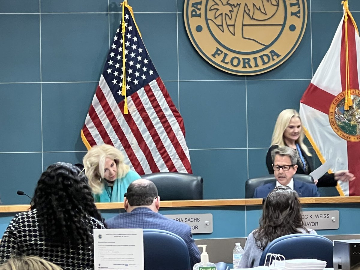 WFOJoe's tweet photo. Mayor and Vice-Mayor presiding.  #SavePBIR https://t.co/MqBD8eNT0C