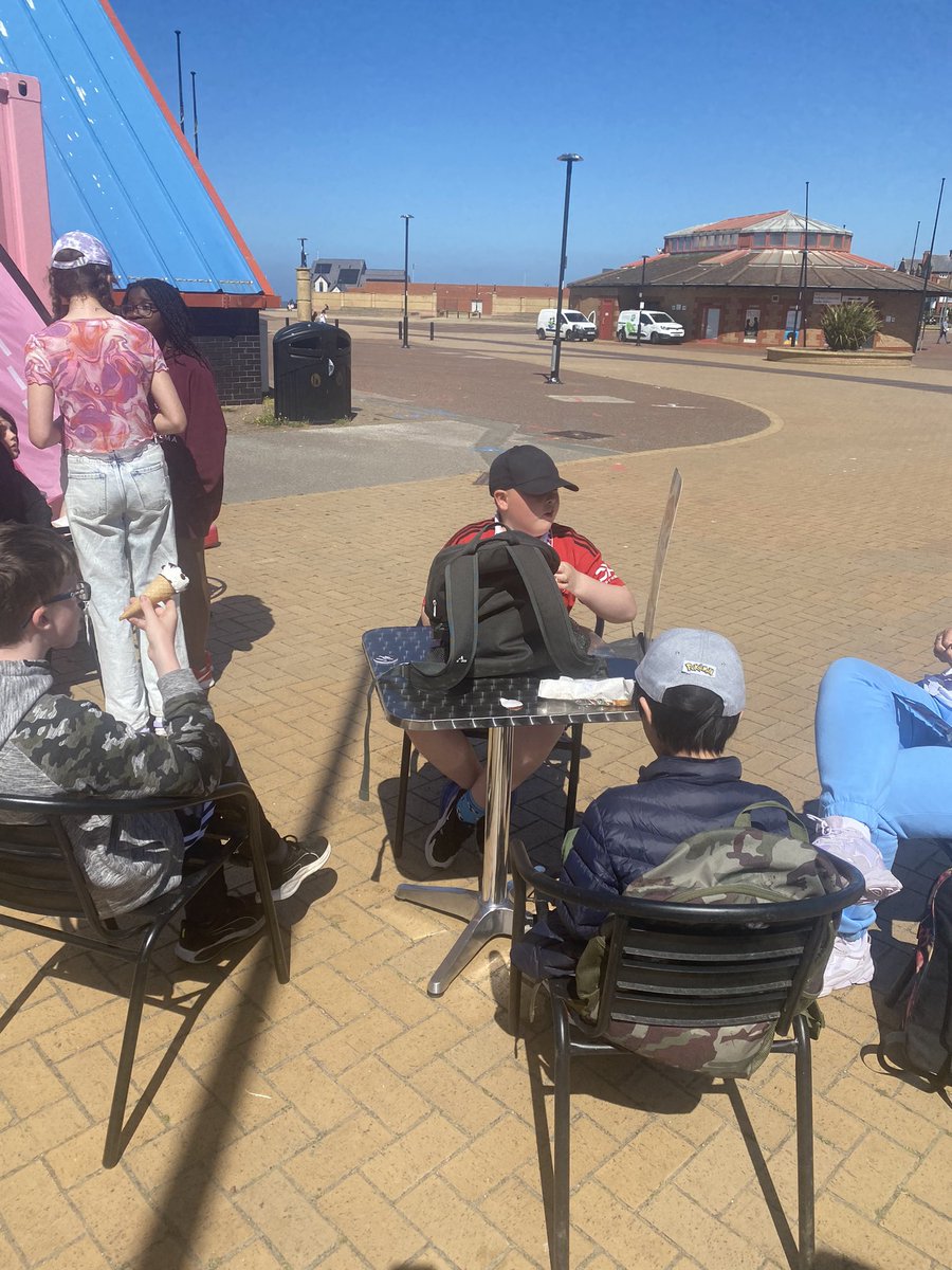 MissEdge tweet media