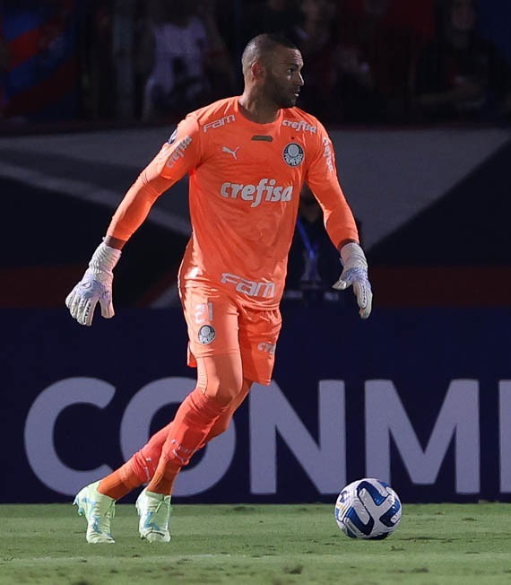 Sofascore Brazil on X: 🔎 Weverton 🆚 Éverson na @LibertadoresBR 2021:  Jogos: 9 - 10 Gols sofridos: 4 - 3 Defesas: 26 - 33 Defesas difíceis: 7 -  11 Bolas defendidas: 87% 