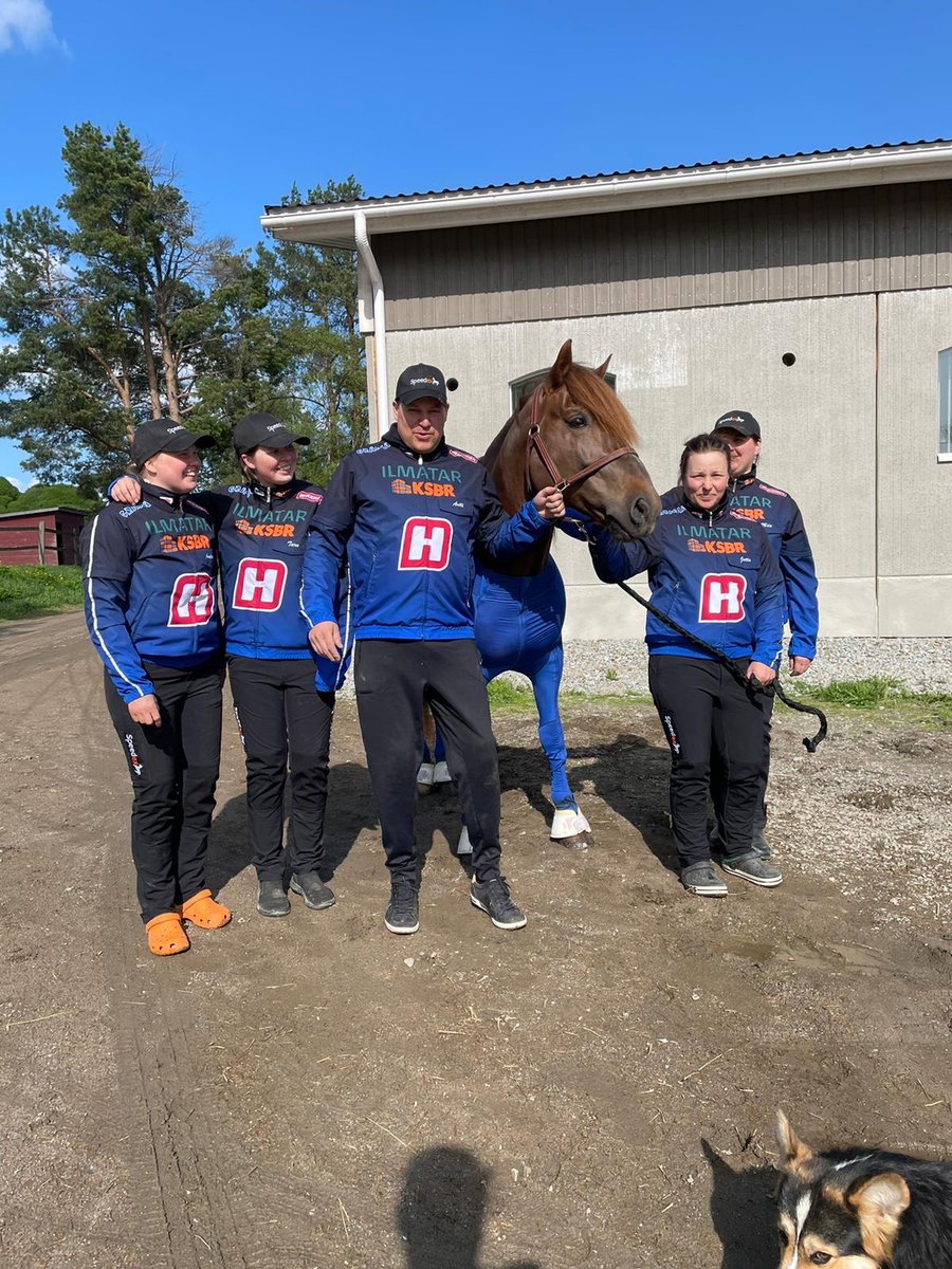 teamojanpera's tweet photo. Solvallaa kohti,kauan odotettu Elitloppet viikonloppu edessä Evartin kanssa. Kaiken pitäis olla kunnossa,toivotaan että reissu menee hyvin ja päästään näyttämään Elitkampenissa mistä Suomenhevoset on tehty👍 #ravit #solvalla #elitkampen #heikkinen #ksbr #speedex #ilmatar #gradia https://t.co/yPPHKrHcve
