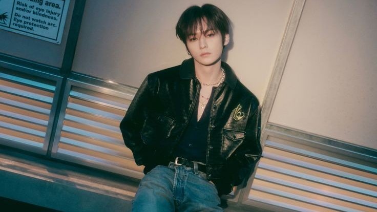 Idyllic | hyunho au!

Sus brazos no deberían sentirse como hogar, aún sabiendo que su hogar nunca fue un lugar seguro. Nadie lo preparó para enamorarse de un chico muy diferente a él, tiene tatuajes y la sonrisa más linda que había visto en su vida. ¿Podrían estar bien algún día?