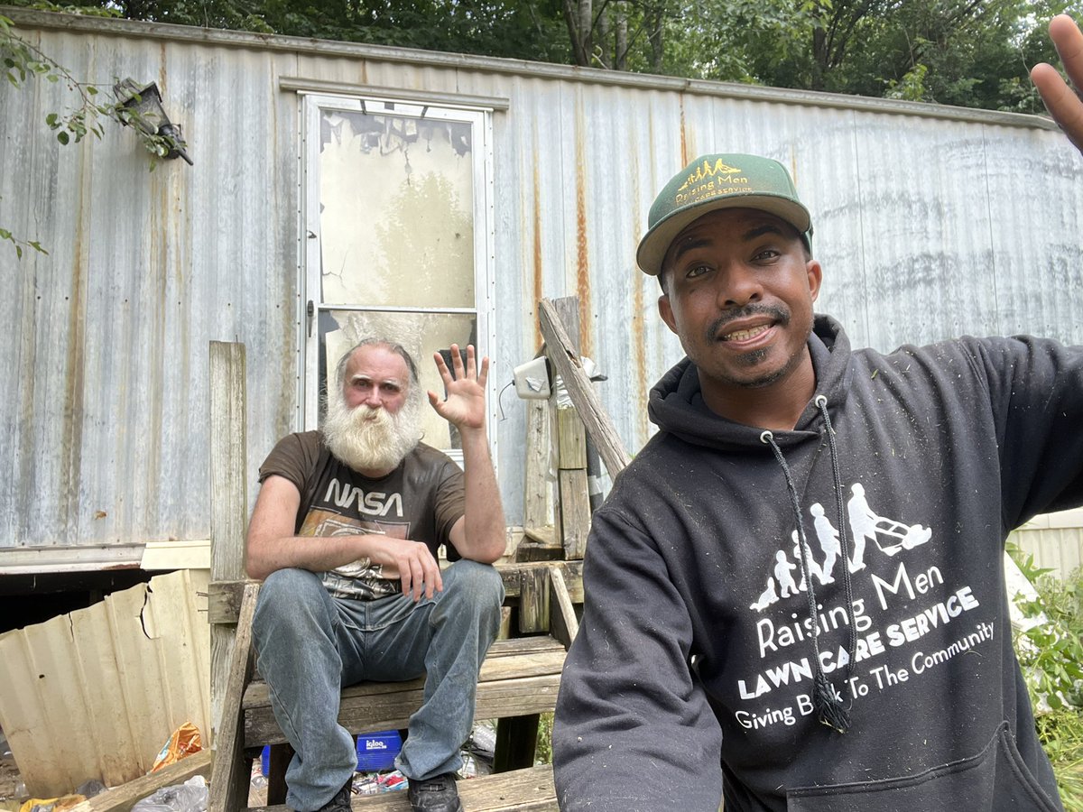 iamrodneysmith's tweet image. I just had the privilege of meeting Mr. Rowe. I was contacted by his wife who is confined to the bed who called and said  they really needed help . I pulled up to the yard not knowing what to expect . At first I thought I was at the wrong house .  Didn’t think someone lived here…