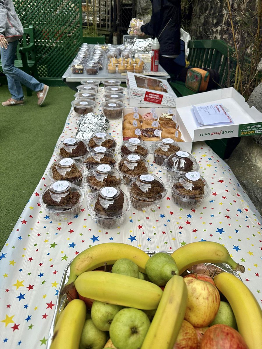 Emma49236368's tweet photo. @StBarnabasSW1 The PTA held a successful and enjoyable cake sale today. It was lovely to see the children smiling, having fun, and eating cake/doughnuts. 🧁 🍩 https://t.co/TcU9eMFax6