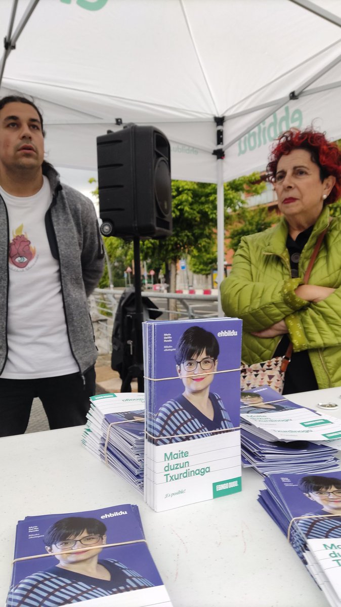 EOtxarkoaga's tweet photo. Txurdinagan, azken minutura arte lanean, gure auzorako ditugun proposamenak mundu guztiari ezagutarazteko. Igandea historikoa izango da!
#EhBildu #Txurdinaga #Bilbao #Bizkaia #MariaDelRio #IkerCasanova https://t.co/B3w1mAM5H9
