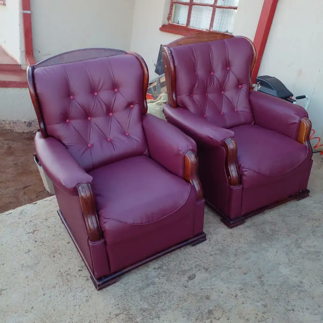 MaganyeleU's tweet photo. Restoration of sofas 
Contact:0792387176
Location:Malegale newstand, Near jane furse. https://t.co/9lzImB3TSY
