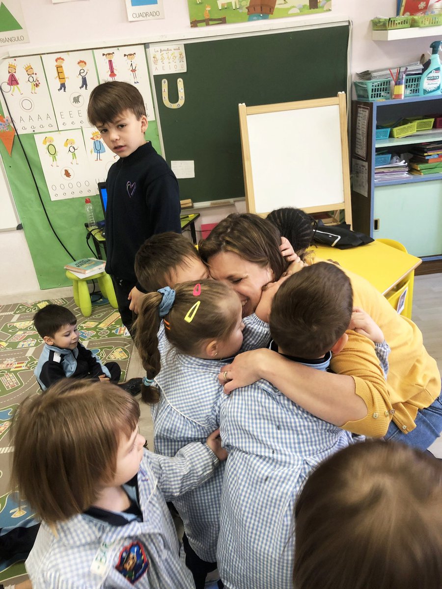 amordediossala's tweet photo. ➡️Los padres de 1º de #Infantil han empezado a venir por clase a presentar los proyectos y nos encanta el ratito papis, niños y profes.
Esta semana nos han traído un #minihuerto 🍅para que lo cuidemos en clase y un lombricero 🪱para cuidarlo. 👏 https://t.co/GfdQD1gVXo