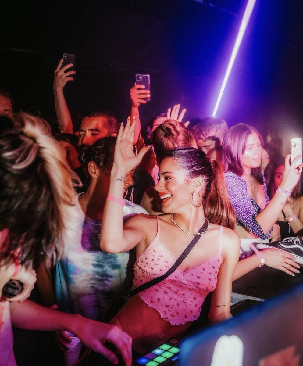 que linda esta foto de tini🥺