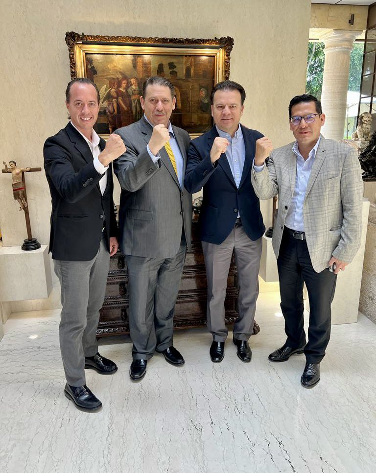 EVillegasV's tweet photo. 🥊 Tuve un productivo encuentro con @HectorSulaimanS , un empresario con quien compartimos visión y compromiso hacia los jóvenes y el deporte. 

Platicamos de proyectos y oportunidades de inversión en nuestra tierra, y el desarrollo de las nuevas generaciones de duranguenses. 

¡Se vienen buenas cosas para #Durango!