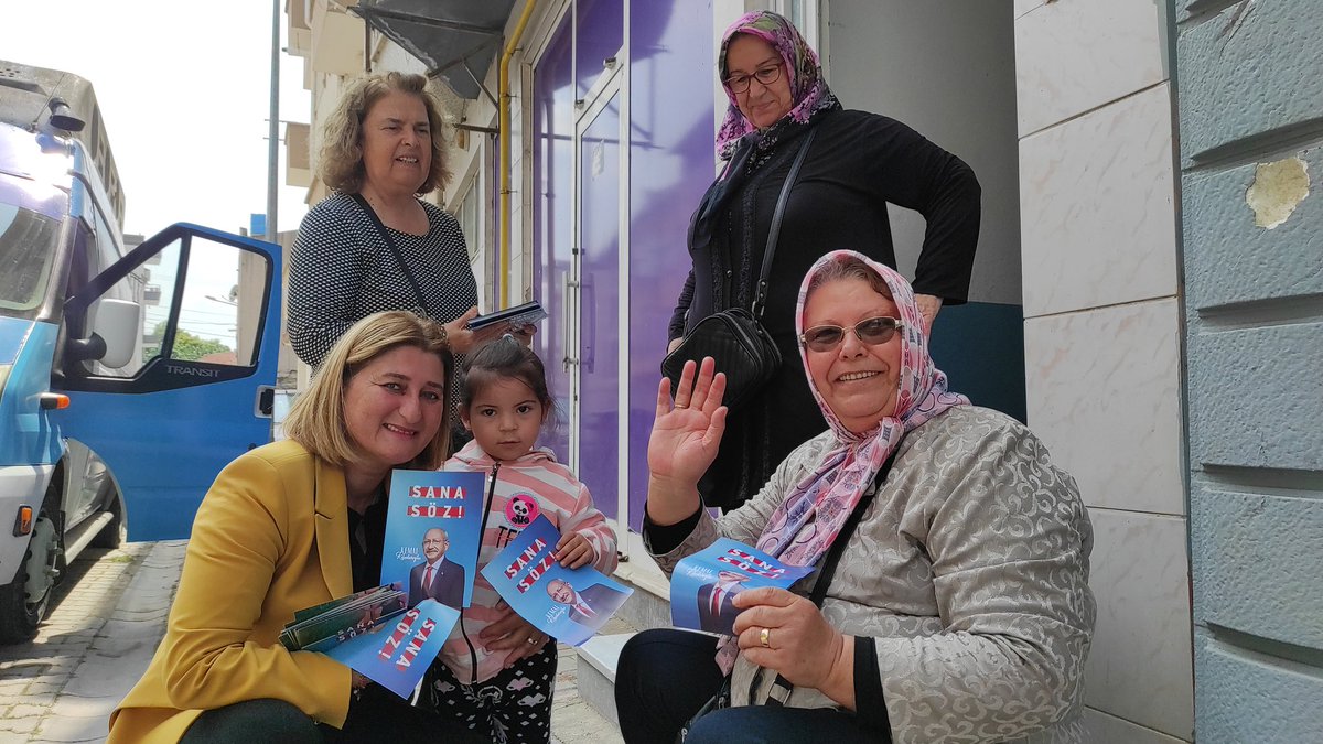FATMASBELSALI1's tweet photo. 📍Gönen'deyiz..

İl Başkanlığımızın hazırladığı program kapsamında; İlçe yönetimimiz ve Kadın kolları yönetimimiz ile Mahalle Mahalle geziyoruz. Çalınmadık kapı, sıkılmadık el, dokunmadık yürek, bırakmıyoruz.

Vatanını seven sandığa gelsin!
Haydi Sandığa!

#KararVer #HaydiSandığa https://t.co/UegCJber4s