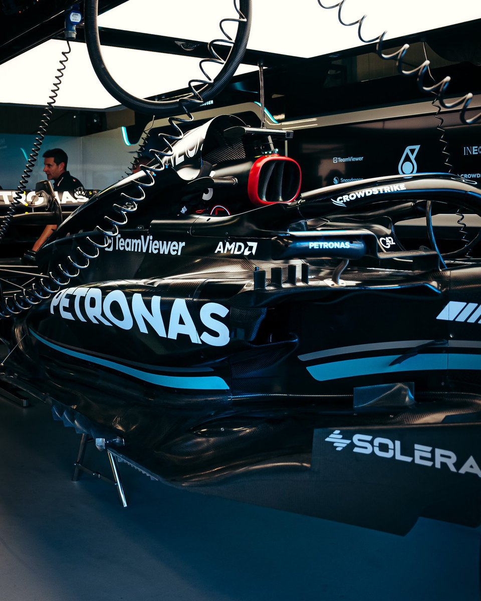 Jahmilton44's tweet photo. MERCEDES W14, FINALMENTE COM SIDEPOD 🤩 https://t.co/gzW66GJwWW