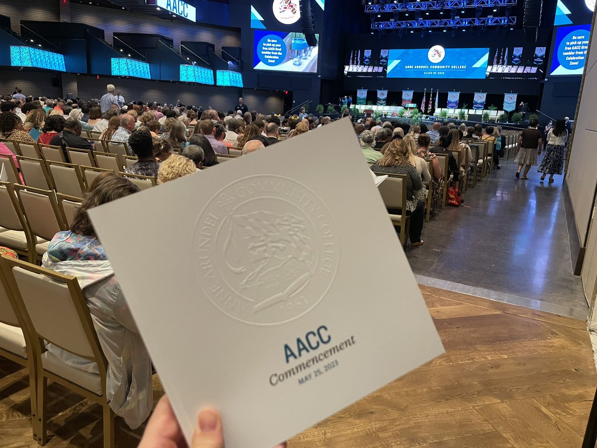 AnneArundelCC's tweet photo. So excited to celebrate our grads! Looks like we’re not the only ones ❤️. First ceremony T minus-10. 

#AACCGrad https://t.co/ae1mq2OHz9