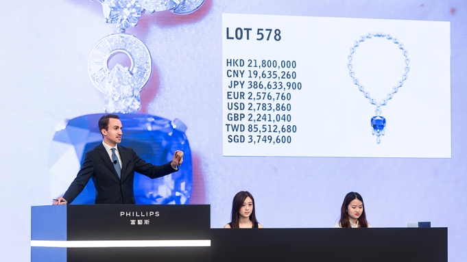 Bulgari’s Dazzling Sapphire and Diamond Necklace Just Sold for $3.4 Million at Auction robbreport.com/style/jewelry/…