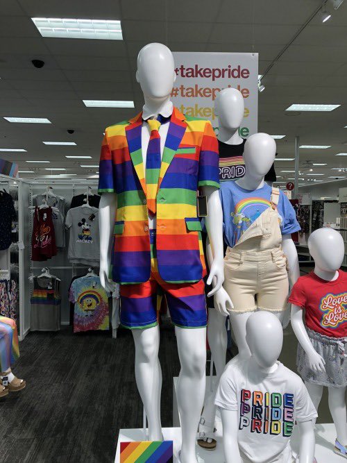 According to some crazies, if you think this outfit is hideous you’re a republican ? I find it offensive