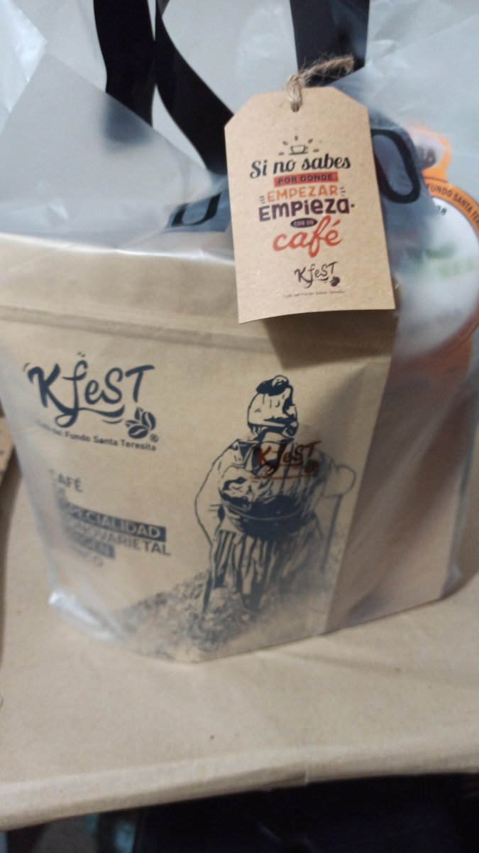 CafeKfest's tweet photo. Estamos en la 25 Convención Nacional del Café y Cacao Años pasados todas las intenciones de diferentes instituciones eran buenas,pero hoy se busca unir fuerzas pra estandarizar procedimientos pra q nuestros kfés sean no solo queridos x extranjeros sino tb x los nuevos peruanos. https://t.co/I721W6qRg6