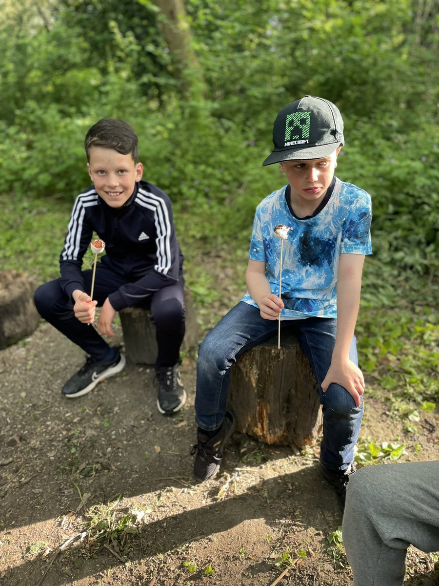 st_thomas321's tweet photo. Camp fire night #toastedmarshmallows #firecircle #schoolresidential https://t.co/1BNd5eZgXr