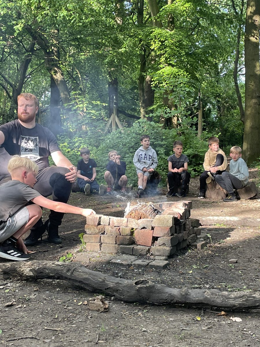 st_thomas321's tweet photo. Camp fire night #toastedmarshmallows #firecircle #schoolresidential https://t.co/1BNd5eZgXr