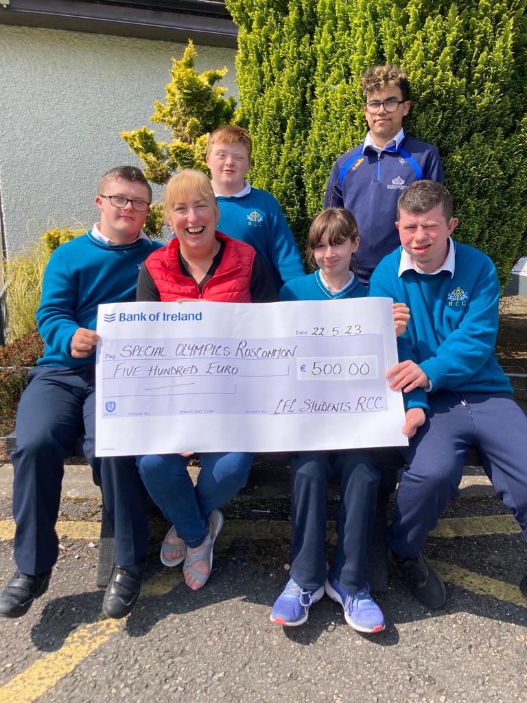 Our LfL class recently presented Jacqui McCormack from Special Olympics Roscommon with a cheque for €500 after a very successful bulb sale in April! Well done to all involved 🌼🌱@GRETBOfficial @ETBIreland @SOIreland @SpecialOlympics #ETBStrongerTogether #ETBEthos