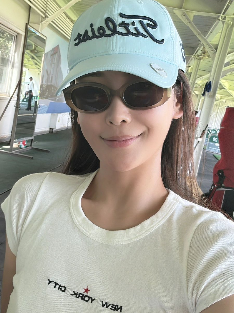 lovedoe233's tweet photo. Sunscreen didn't help either.😭😭😭 https://t.co/oWMQtdLDAj