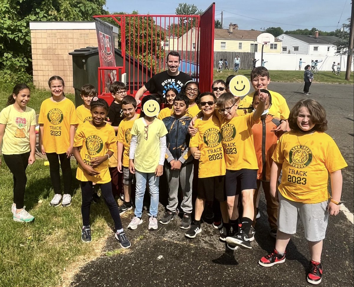 JaimeSchuck22's tweet photo. May has been a blast between our spring concert, class trip, and field day!!💚💛#22tigers @mrscarterlc22 @LC22Connelly https://t.co/gtAta6YJV5