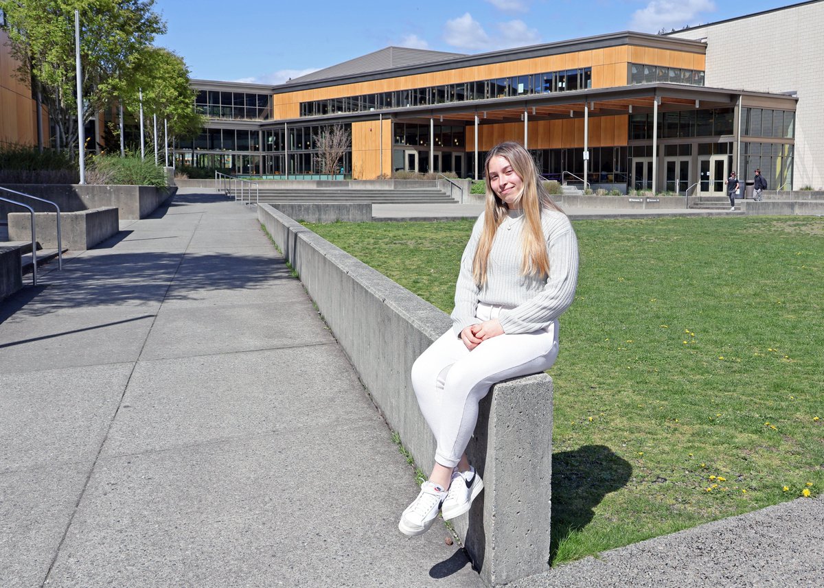 🩺🥼Cuando la estudiante de último año de Issaquah High School, Itsel Cervantes, se mudó aquí desde México a mediados del año escolar pasado, hablaba muy poco inglés. Ahora se gradúa y asistirá a <a href="/SeattlePacific/">Seattle Pacific University</a>. Leer mas: bit.ly/ISDitselMay2023