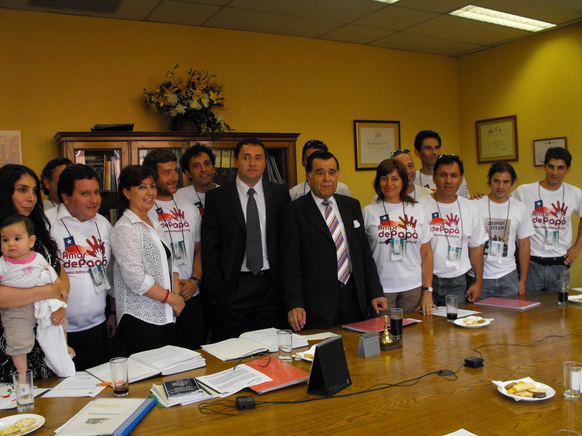 AhoraHijos's tweet image. La HISTÓRICA presentación de nuestra  #LEYAMORDEPAPÁ en la Comisión de Constitución de la #CámaraDeDiputados

Así construimos LA HISTORIA DE AMOR PATERNO MÁS GRANDE JAMÁS CONTADA

Le invitamos a  sumarse:

INFÓRMESE e INSCRÍBASE escribiendo a reservas@leyamordepapa.cl