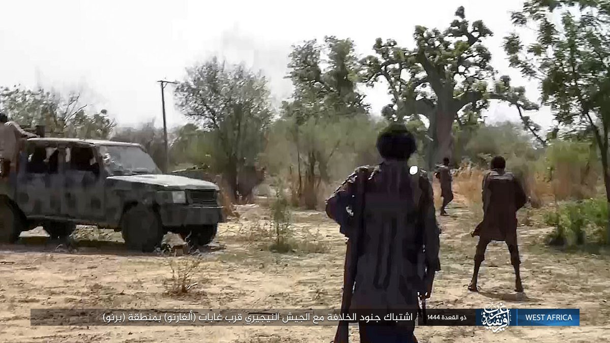 _IkuTurso_'s tweet photo. L'#EI a diffusé hier soir un nouveau reportage photo illustrant les récents combats de la forêt d'#Algarno au #Borno (#Nigéria). On y voit un nombre important de véhicules du côté djihadiste (souvent modifiés, ex : voiture militaire montée d'un canon de BMP-1). https://t.co/kd82okciT5