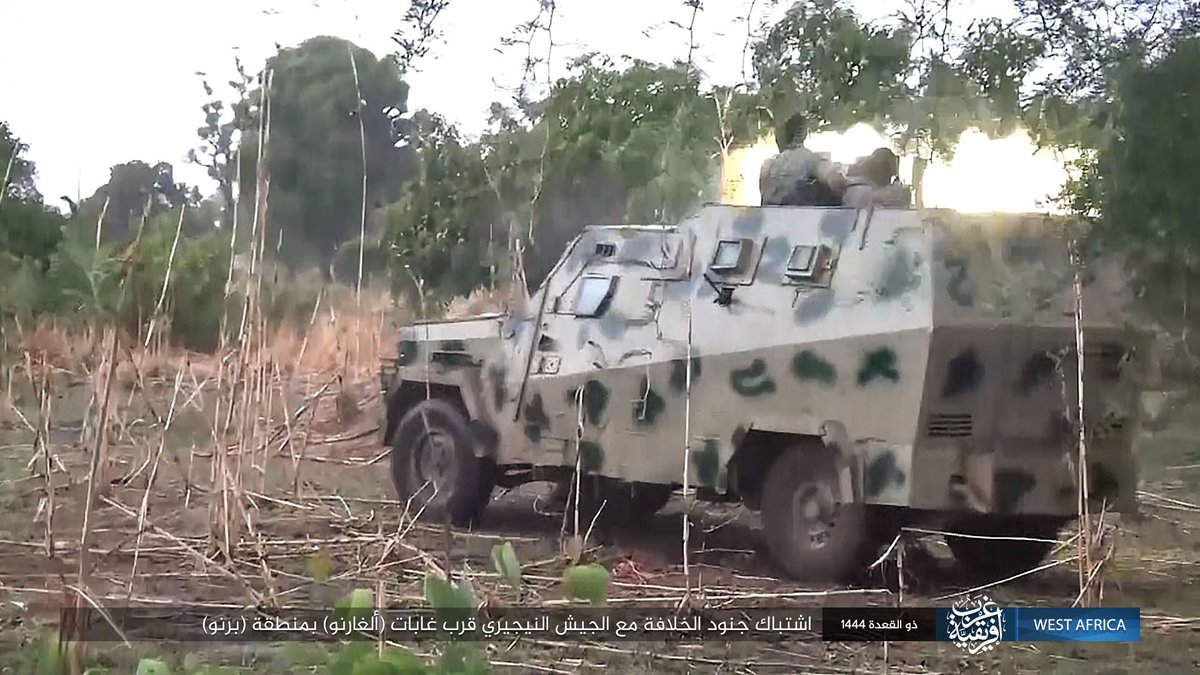 _IkuTurso_'s tweet photo. L'#EI a diffusé hier soir un nouveau reportage photo illustrant les récents combats de la forêt d'#Algarno au #Borno (#Nigéria). On y voit un nombre important de véhicules du côté djihadiste (souvent modifiés, ex : voiture militaire montée d'un canon de BMP-1). https://t.co/kd82okciT5