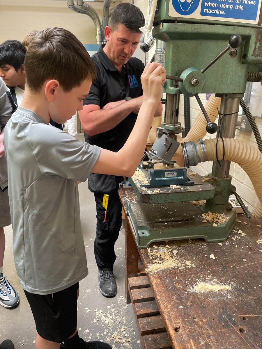 MorganAcPhysics's tweet image. Great Opportunity for our S2 students to see some physics and engineering in action at the college visit today