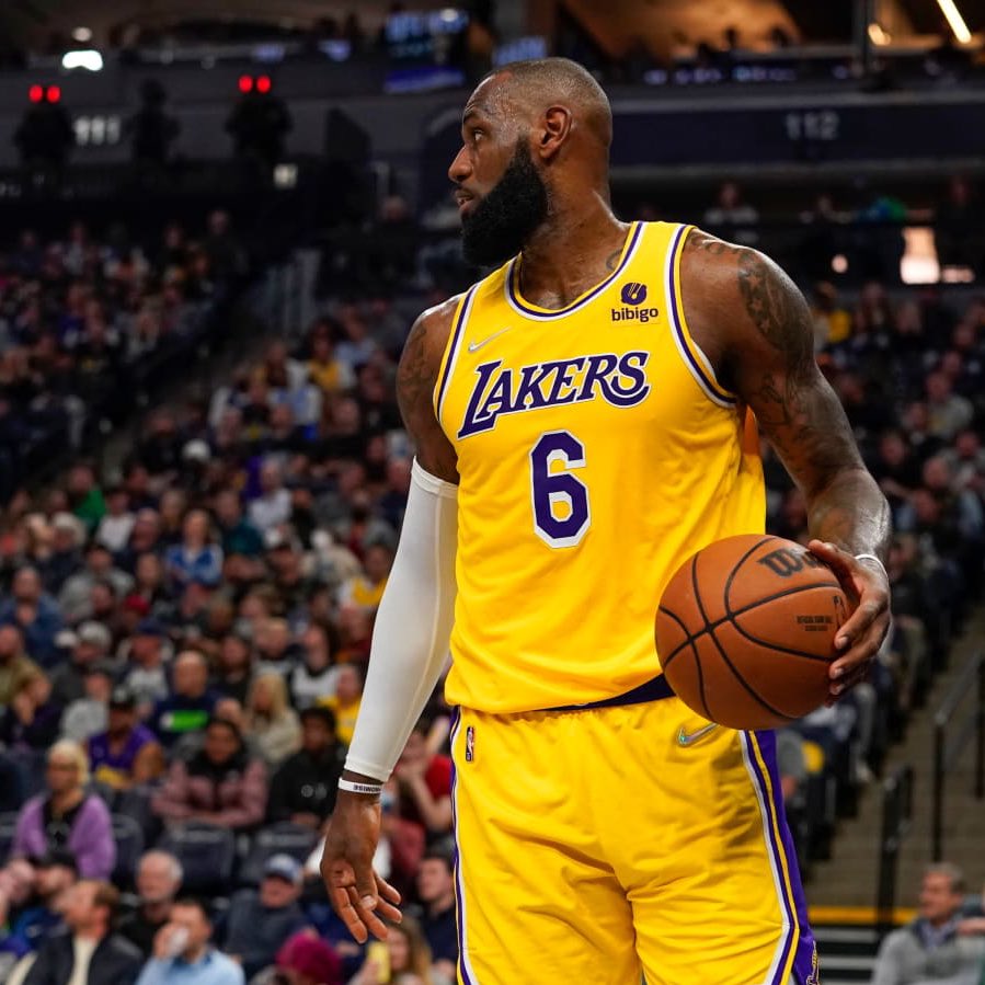 LakeShowYo tweet media