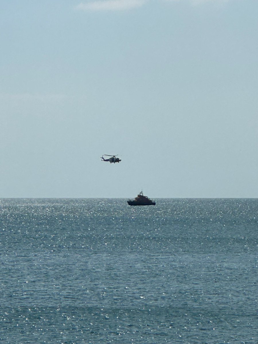 @stwilfridstweet justgiving.com/page/seafordse… Day 25 and we are heading towards 100k May, who'd have thought! #seaford #seaswimming #coldwater #wildswimming #sussexcoast #dryrobeterritory (second photo from @Torncalf @newhavenrnli thankfully all are safe)