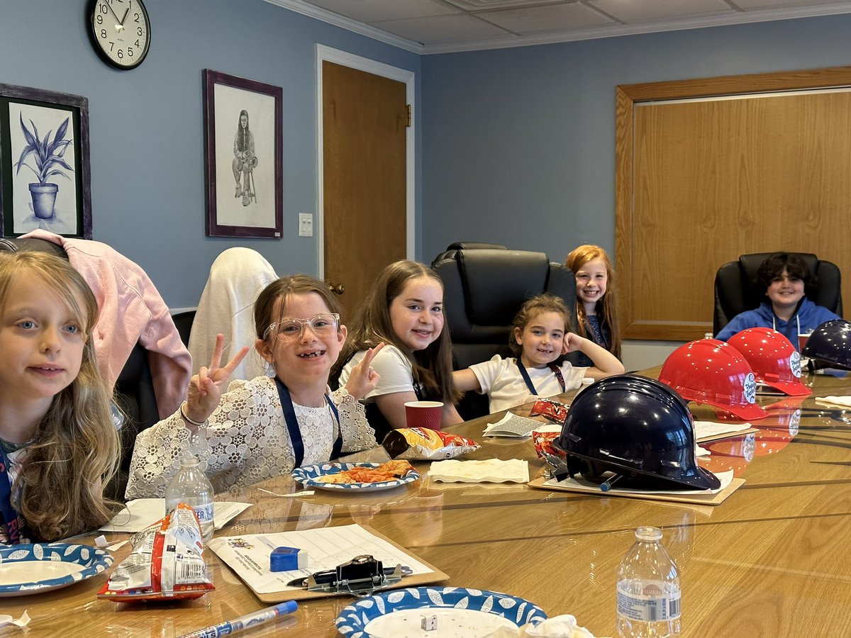mattgct's tweet photo. We ended up back at the Johnson Building aka “The White House” for pizza and paychecks…yes if you work you get paid! @Colemoriarty facilitated the #Cabinet4aDay’s Board report! @RVCSchools @Colemoriarty #GameOnRVC https://t.co/3bFGELN3tl