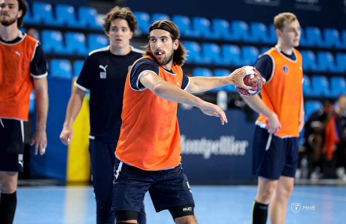 mhbofficiel's tweet photo. 𝗝-𝟮 𝗮𝘃𝗮𝗻𝘁 𝗹𝗲 𝗙𝗶𝗻𝗮𝗹 𝟰 

Dernière séance au #FDIStadium avant de décoller pour Flensburg, à la conquête de l'EHF European League 👊🔥🔵⚪

Découvrez le groupe retenu ➡️ https://t.co/Y84PONsKdm https://t.co/PfFy63jZcQ